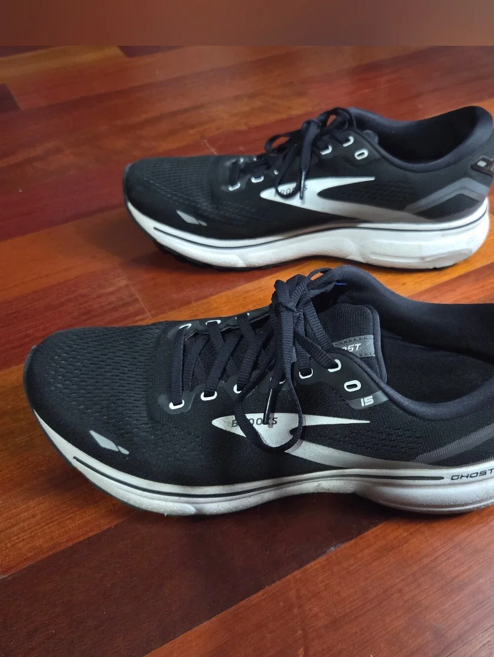 Brooks Ghost 15, Women's 12, Black & White Running Shoes